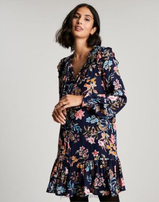 Joules España | Joules Túnica escalonada con volantes en forma de cerradura y rubí NZ402101 pico azul marino floral mujer