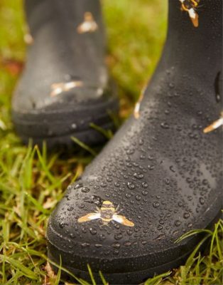 Joules España | Joules botas de lluvia estampadas de altura media molly NZ4026 abejas metálicas negras mujer